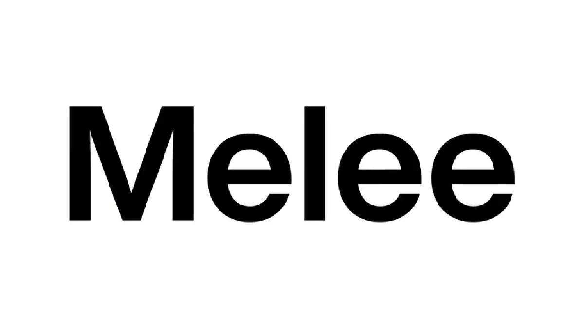 تُعد شركة ميلي للتطوير العقاري Meely Developments الذراع السكنية الحديثة لمجموعة الأهلي صبور، وقد دخلت السوق العقاري المصري عام 2023 لتجمع بين خبرة كيان راسخ ورؤية جيل جديد من التطوير تحت قيادة رجل الأعمال جاسر بهجت رئيس مجلس الإدارة والرئيس التنفيذي، مستندةً إلى قاعدة أصول تتجاوز 30 مليار جنيه منحتها ثقلاً استثمارياً مكّنها من إطلاق مشروعاتها في وقت قياسي. تتوزع محفظة الشركة بين مشروعات سكنية وتجارية في الشيخ زايد والمستقبل سيتي، بأنظمة سداد مرنة وأسعار تبدأ من 3,100,000 جنيه، إلى جانب أنشطة فندقية ورياضية وترفيهية تعكس تنوّع توجّهها، لتؤكد أن حداثة العهد لم تكن عائقاً أمام بناء حضور قوي وثقة متزايدة من العملاء والمستثمرين. [caption id="attachment_12178" align="aligncenter" width="700"] شركة ميلي للتطوير العقاري Meely Developments[/caption] تعرّف على مشروعات شركة ميلي للتطوير العقاري التي تجمع بين سند الأهلي صبور والقيمة الاستثمارية، وابدأ رحلتك نحو اختيار وحدتك اليوم [cta] نبذة عن شركة ميلي للتطوير العقاري تحمل شركة ميلي للتطوير العقاري Meely Developments هوية مزدوجة تجمع بين حداثة التأسيس وعمق الخبرة، فهي شركة تطوير تأسست عام 2023 كثمرة شراكة بين مجموعة الأهلي صبور بصفتها المالك الأغلبي ورجل الأعمال جاسر بهجت ونخبة من المستثمرين، وهو ما منح الكيان الوليد رصيداً من الثقة التشغيلية قبل أن يطرح مشروعه الأول. وتعمل الشركة بمنطق الذراع المتخصصة في تطوير المجمعات السكنية ذات العلامات التجارية (Branded Residences)، إلى جانب المشروعات التجارية والإدارية وإدارة الفنادق والمنشآت الرياضية والمفاهيم الترفيهية، لتغطي بذلك أربعة قطاعات رئيسية ضمن منظومة عمل واحدة متكاملة. ويقود مسيرة الشركة رجل الأعمال جاسر بهجت بصفته رئيس مجلس الإدارة والرئيس التنفيذي، وهو متخصص في التطوير العقاري شغل سابقاً منصب الرئيس التنفيذي لشركة مدار للتطوير، كما تولّى مناصب قيادية في عدد من الكيانات العقارية، إذ انعكست خبرته التراكمية على فلسفة الشركة القائمة على الفهم العميق لاحتياجات العميل بدلاً من المنافسة التقليدية. بدأت ميلي حضورها الفعلي من بوابة الشيخ زايد بمشروعها السكني الأول، ثم وسّعت محفظتها لتشمل المستقبل سيتي عبر مشروع تجاري متعدد الاستخدامات، مستفيدةً من رأسمال يتجاوز 100 مليون جنيه ومن البنية التشغيلية لمجموعة الأهلي صبور التي تمتد خبرتها في السوقين المصري والإقليمي لأكثر من 29 عاماً. ولم يقتصر نشاط الشركة على التطوير السكني وحده، إذ بنت سجلها المبكر في قطاع الضيافة عبر علامة KYND الفندقية، وفي القطاع الرياضي والاجتماعي من خلال تطوير أحد أكبر النوادي في شرق القاهرة، وهو ما ساعد على ترسيخ اسمها سريعاً ضمن الكيانات العقارية الصاعدة في السوق المصري. مجلس إدارة شركة ميلي للتطوير العقاري يرتكز مجلس إدارة شركة ميلي للتطوير العقاري على قيادة تنفيذية ذات خبرة ممتدة وشراكة مؤسسية مع أحد أكبر الكيانات العقارية في مصر، وفيما يلي أبرز أركان الهيكل القيادي للشركة: رجل الأعمال جاسر بهجت – رئيس مجلس الإدارة والرئيس التنفيذي: متخصص في التطوير العقاري، شغل سابقاً منصب الرئيس التنفيذي لشركة مدار للتطوير، ويُعد المحرّك الرئيسي لرؤية الشركة منذ تأسيسها. مجموعة الأهلي صبور – الشريك المؤسس والمالك الأغلبي: كيان عقاري يعمل في السوقين المصري والإقليمي منذ ما يزيد على 29 عاماً، ويوفّر لميلي الغطاء التشغيلي والمالي والخبرة المتراكمة في تنفيذ المشروعات الكبرى. نخبة من المستثمرين الشركاء: ساهموا في تأسيس الكيان إلى جانب المجموعة الأم، بما عزّز القاعدة الرأسمالية للشركة منذ انطلاقتها. فلسفة شركة ميلي للتطوير العقاري في التطوير العقاري تنطلق فلسفة شركة ميلي من فكرة جوهرية مفادها أن العقار ليس مجرد مبنى، بل تجربة وهوية وقيمة قابلة للنمو، ومن هنا تركّز الشركة على تطوير وحدات سكنية تحمل علامات تجارية تجمع بين التصميم العصري والمعايير العالمية واختيار المواقع الاستراتيجية الواعدة، مع تبنّي رؤية أساسها الإبداع والفهم الكامل لاحتياجات العميل لا المنافسة التقليدية. ولضمان هذا المستوى، تتعاقد الشركة مع نخبة من بيوت الخبرة العالمية في التصميم والاستشارات الهندسية، من بينها MIMAR وNaga Architects وChapman Taylor وBenoy إلى جانب صبور للاستشارات الهندسية، بما يمنح مشروعاتها تخطيطاً عمرانياً مدروساً وواجهات معمارية تحافظ على رونقها على المدى الطويل. رؤية شركة ميلي للتطوير العقاري تتمثل رؤية الشركة في تقديم منظور بديل للتطوير العقاري في مصر والشرق الأوسط، يقوم على طرح وحدات سكنية ذات علامات تجارية بمعايير عالمية تلبّي الاحتياجات طويلة الأمد وتحقّق عائداً استثمارياً متنامياً، مع تصدير الفكر المعماري المصري إلى أسواق إقليمية جديدة. أهداف شركة ميلي للتطوير العقاري تطوير مجمعات سكنية ذات علامات تجارية تجمع بين الجودة والتصميم العصري والعائد الاستثماري. التوسّع في المشروعات التجارية والإدارية والطبية متعددة الاستخدامات في المدن الجديدة. بناء محفظة فندقية متكاملة عبر علامة KYND بالتعاون مع مشغّلين عالميين. تطوير المنشآت الرياضية والاجتماعية في مصر وتصدير نموذجها إلى السوق السعودي. اختيار مواقع استراتيجية على المحاور الرئيسية تضمن نمو القيمة الاستثمارية بمرور الوقت. الالتزام بمواعيد التسليم المحددة ومعايير البناء والتشطيب لضمان ثقة العملاء. شراكات شركة ميلي للتطوير العقاري الاستراتيجية اعتمدت شركة ميلي على شبكة من الشراكات المحلية والدولية منحتها قوة دفع سريعة داخل السوق، وفيما يلي أبرز هذه الشراكات ودور كل منها: مجموعة الأهلي صبور: الشريك الأساسي والمالك الأغلبي، وتمثّل السند المؤسسي والمالي للشركة بخبرتها الممتدة في السوقين المصري والإقليمي. ماريوت إنترناشيونال (Marriott): شريك إدارة الضيافة، إذ وقّعت معه الشركة اتفاقية لإنشاء وإدارة خمسة فنادق جديدة، من بينها فندق ضمن مشروعها الأول في الشيخ زايد. أدير إنترناشيونال (Adeer International): الذراع الاستثمارية التابعة لمجموعة سمو السعودية، ويجمعها بميلي تحالف استراتيجي لتطوير مشروعات مستقبلية في مصر والمملكة العربية السعودية. بيوت الخبرة الهندسية والمعمارية: شراكات تنفيذ وتصميم مع MIMAR وNaga Architects وChapman Taylor وBenoy وصبور للاستشارات، لضمان جودة التخطيط والتنفيذ. وتستمر الشركة في توسيع دائرة تحالفاتها داخلياً وخارجياً، وللاستفسار عن الشراكات الاستثمارية وفرص التعاون مع شركة ميلي للتطوير العقاري، يمكن التواصل عبر الخط الساخن لشركة ميلي للتطوير العقاري ‎<a href="tel:+201118183030">+201118183030</a> للحصول على بيانات مفصّلة من فريق المبيعات. سابقة أعمال شركة ميلي للتطوير العقاري المشروع الموقع النوع المساحة الحالة كمبوند نمق الشيخ زايد NMQ الشيخ زايد سكني (علامة تجارية) 66 فدان قيد الإنشاء – تسليم متوقّع 2027 كمبوند كومونز الشيخ زايد الشيخ زايد سكني وحدات من 70 م² قيد الإنشاء مول بالس جرين سكوير المستقبل سيتي تجاري / إداري / طبي — قيد الإنشاء فندق KYND 01 الساحل الشمالي فندقي / ضيافة — تم التشغيل نادي بلاتينيوم الرياضي التجمع الخامس رياضي / اجتماعي — تم التطوير تكشف هذه المحفظة عن تنوّع لافت يمتد من السكن الفاخر في الشيخ زايد والمشروعات التجارية في المستقبل سيتي، إلى الأنشطة الفندقية في الساحل الشمالي والمنشآت الرياضية في التجمع الخامس، بما يعكس قدرة الشركة على العمل في أكثر من قطاع خلال سنوات قليلة من انطلاقها. مشاريع شركة ميلي للتطوير العقاري على موقعنا تضم منصة الكبسولة العقارية أبرز مشروعات شركة ميلي المطروحة حالياً مع تفاصيل المواقع والأسعار وأنظمة السداد، وفيما يلي عرض لها مقسّمة حسب المدينة: مشاريع ميلي في الشيخ زايد يأتي كمبوند كومونز الشيخ زايد كأحد المشروعات السكنية للشركة في قلب الشيخ زايد أمام كمبوند الربوة، وهو موقع حيوي قريب من أهم المحاور والخدمات، إذ يقدّم المشروع شققاً سكنية بمساحات تبدأ من 70 م² بتصميمات عصرية تناسب شرائح متعددة من العملاء. وتبدأ أسعار الوحدات داخله من 4,200,000 جنيه، مع نظام سداد يعتمد على مقدم 10% وتقسيط يمتد حتى 8 سنوات، ما يجعله خياراً عملياً للسكن والاستثمار معاً. مشاريع ميلي في المستقبل سيتي [caption id="attachment_12175" align="aligncenter" width="700"] مول بالس جرين سكوير المستقبل سيتي[/caption] يُعد مول بالس جرين سكوير الوجهة التجارية الأبرز للشركة في المستقبل سيتي، إذ يقع بالقرب من محور محمد نجيب ضمن نطاق محاط بكبرى الكمبوندات السكنية، ليقدّم مشروعاً متعدد الاستخدامات يجمع بين الوحدات التجارية والإدارية والطبية في تصميم معماري عصري يضمن سهولة الحركة وجاذبية الواجهات. وتبدأ أسعار وحداته من 3,100,000 جنيه، بمقدم 5% وتقسيط حتى 7 سنوات، ما يجعله فرصة مناسبة لأصحاب الأعمال والمستثمرين الباحثين عن أصل تجاري في منطقة واعدة. وللاستفسار عن أحدث الأسعار وحجز معاينة لأي من مشروعات شركة ميلي للتطوير العقاري، يمكن التواصل مع رقم مبيعات شركة ميلي للتطوير العقاري ‎<a href="tel:+201118183030">+201118183030</a> للحصول على عروض الأسعار وجداول الأقساط المتاحة. مميزات الاستثمار في مشاريع شركة ميلي للتطوير العقاري سند مؤسسي قوي: انتماء الشركة لمجموعة الأهلي صبور بخبرتها الممتدة لأكثر من 29 عاماً يقلّل من مخاطر التعثّر ويعزّز الثقة في التسليم. شراكات تشغيل عالمية: إدارة ماريوت إنترناشيونال لفندق المشروع الأول تضيف قيمة تشغيلية وعائداً أعلى للوحدات المرتبطة به. تنوّع المحفظة الاستثمارية: توافر خيارات سكنية وتجارية وإدارية وطبية يتيح للمستثمر اختيار الأصل الأنسب لأهدافه. خطط سداد مرنة: أنظمة دفع تبدأ بمقدم 5% وتقسيط يصل إلى 8 سنوات عبر مشروعات الشركة. مواعيد تسليم محددة: جداول زمنية واضحة لأبرز المشروعات، إذ يبدأ تسليم كمبوند نمق الشيخ زايد المتوقّع خلال عام 2027. تواصل مع شركة ميلي للتطوير العقاري للحصول على أحدث المعلومات عن مشروعات شركة ميلي للتطوير العقاري، يمكنك التواصل مع فريق المبيعات المتخصص للاستفسار عن الأسعار وحجز المعاينات وتفاصيل أنظمة السداد المتاحة في الشيخ زايد والمستقبل سيتي. رقم مبيعات شركة ميلي للتطوير العقاري: ‎<a href="tel:+201118183030">+201118183030</a> متاح يومياً من الساعة 10 صباحاً حتى 10 مساءً لخدمة الاستفسارات وحجز المعاينات. الخط الساخن لشركة ميلي للتطوير العقاري: ‎<a href="tel:+201118183030">+201118183030</a> متاح يومياً من الساعة 10 صباحاً حتى 10 مساءً للرد على كافة استفسارات العملاء. يقدّم فريق مبيعات شركة ميلي استشارة عقارية مجانية تشمل تحليلاً سريعاً لاحتياجات العميل وميزانيته، مع ترشيح المشروع الأنسب من بين محفظة الشركة، إلى جانب توفير المعاينات الميدانية للوحدات المتاحة وعرض كافة بدائل التمويل والسداد. لماذا تختار مشاريع شركة ميلي للتطوير العقاري؟ شركة ميلي للتطوير العقاري